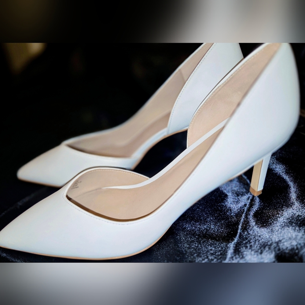 Stuart Weitzman White Pointed-Toe Mid-Heel Pumps